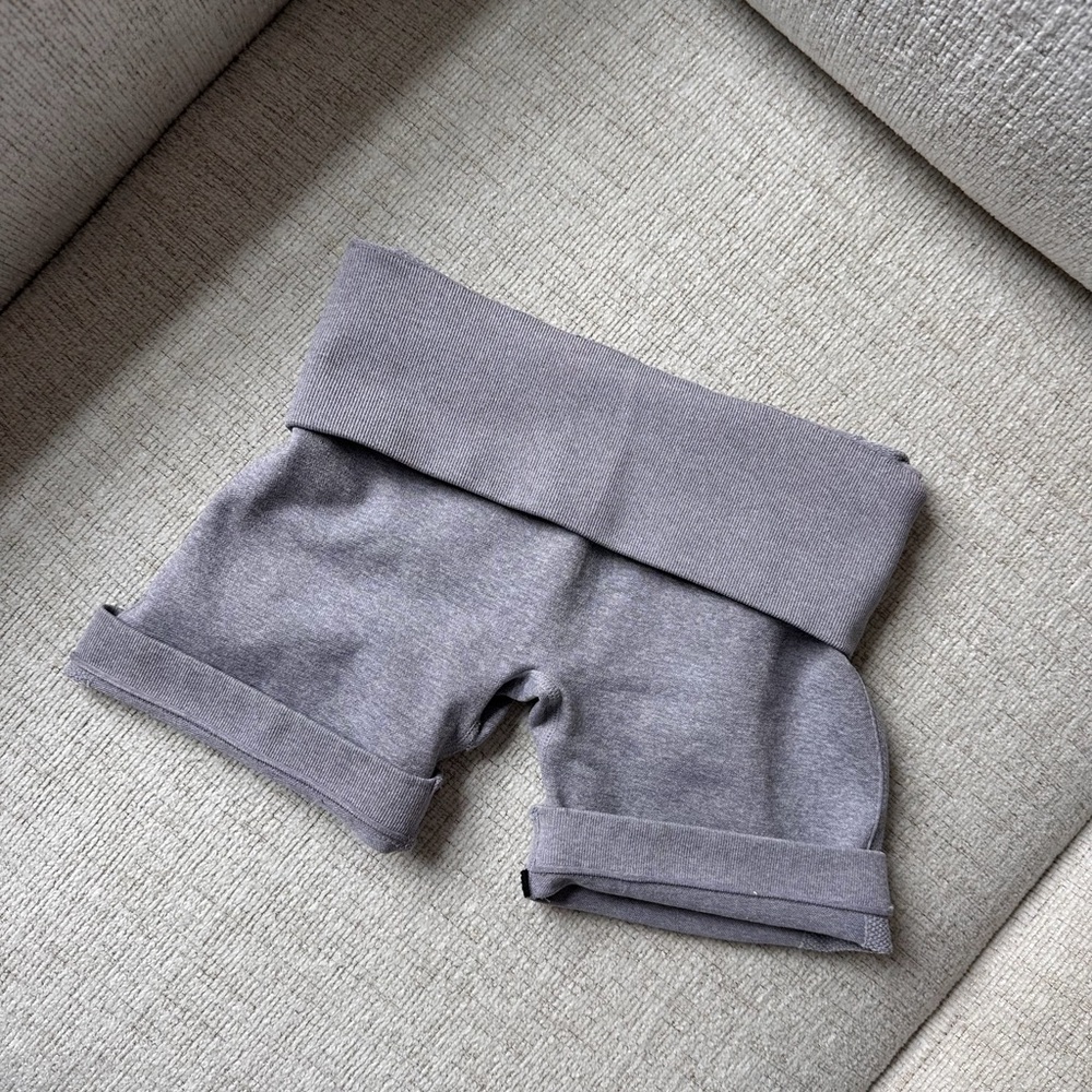 GREY WORKOUT SHORTS - Picture 3 of 3